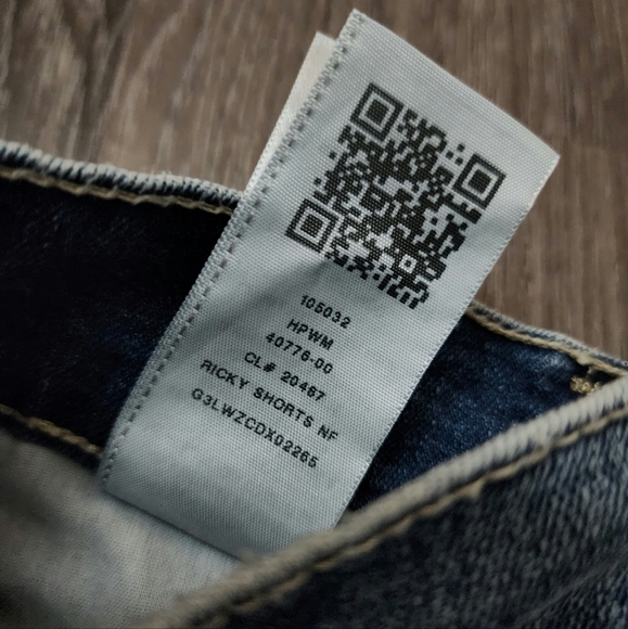 True Religion Ricky Relaxed Straight Cut-Off Denim Short - Picture 7 of 7